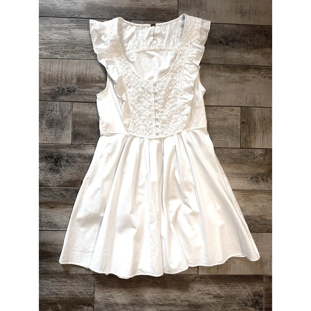 FREE PEOPLE Womens sz Large Half Moon white crochet ruffled fit & flare  pockets